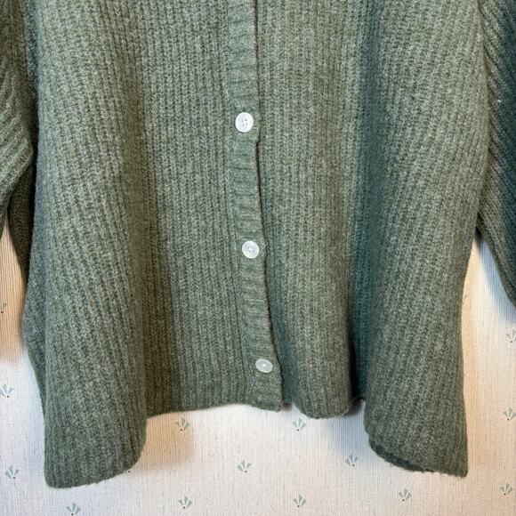 NWOT Aerie Unreal Short Sleeve Cardigan Sz XL Button Front Olive Green Relaxed - Picture 7 of 15